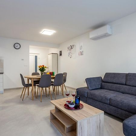 City Apartments Silver Pula Exterior photo