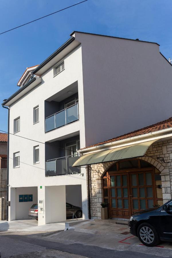 City Apartments Silver Pula Exterior photo