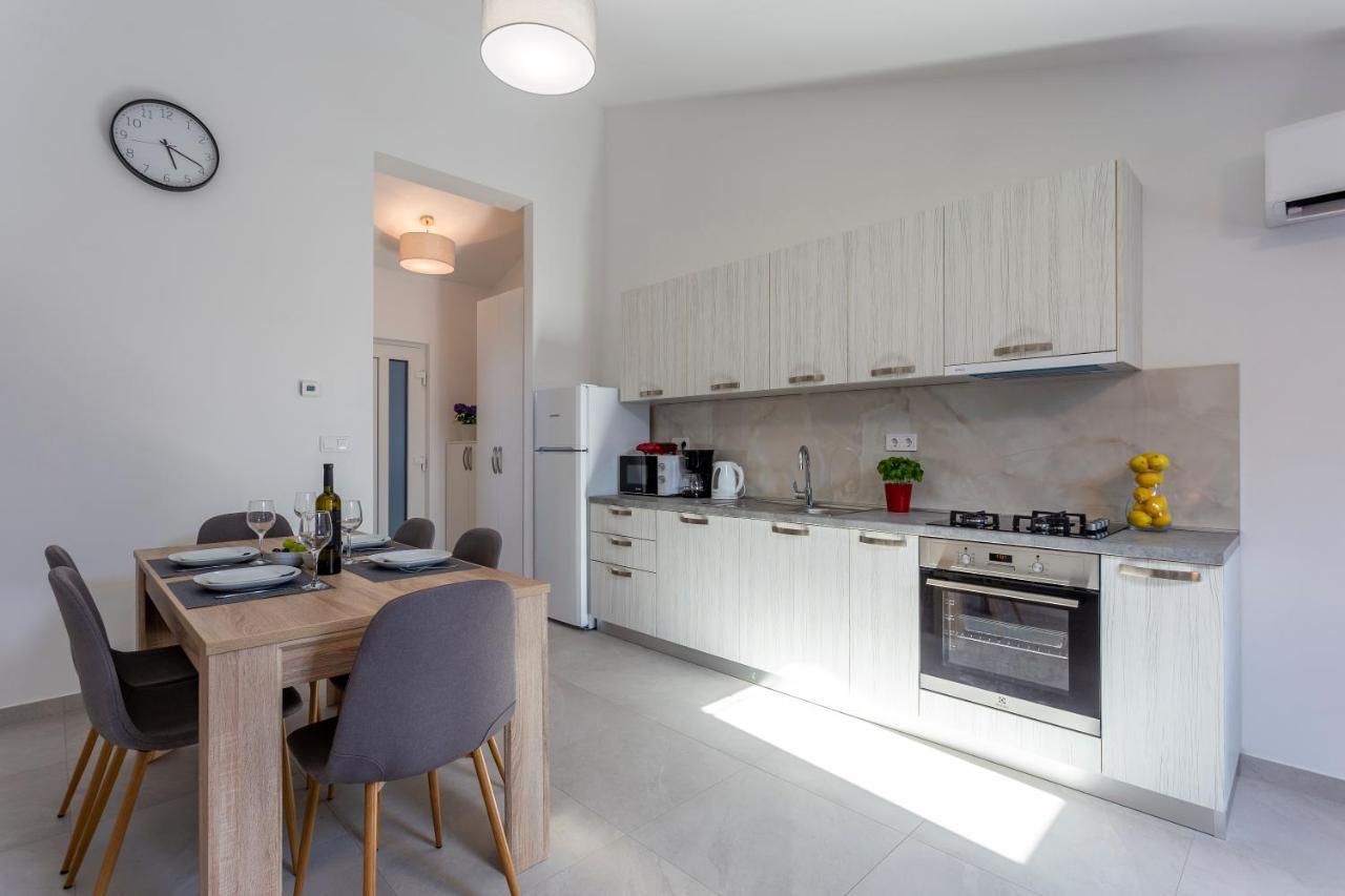 City Apartments Silver Pula Exterior photo