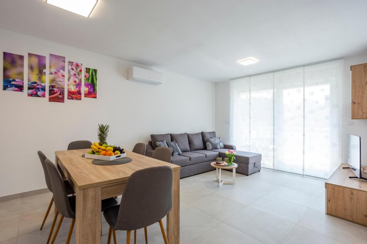 City Apartments Silver Pula Exterior photo