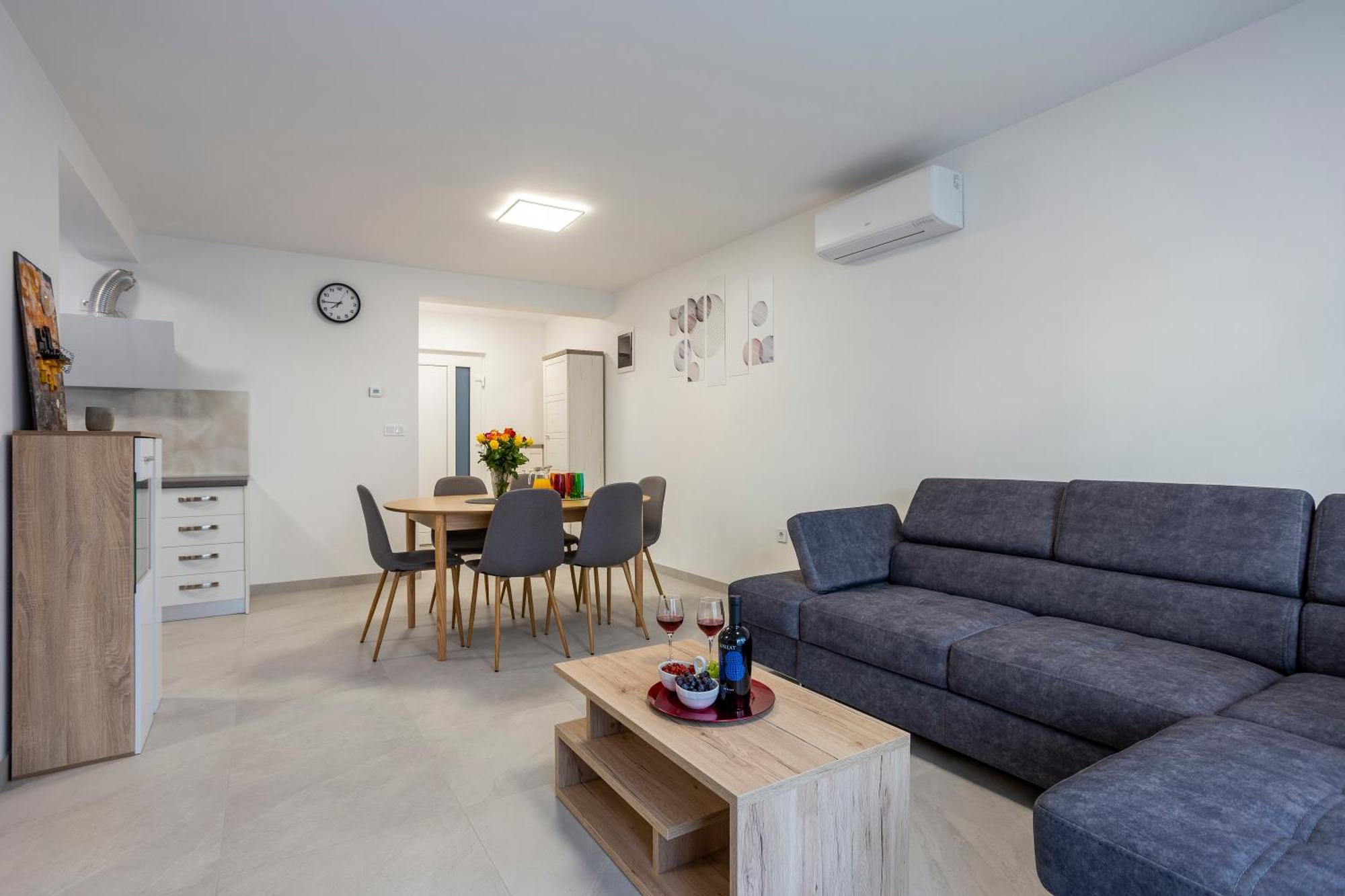 City Apartments Silver Pula Exterior photo